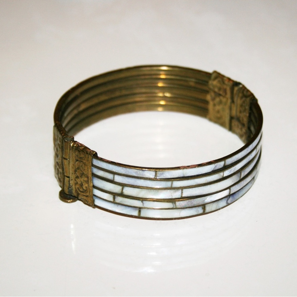 Vintage 80s Mother of Pearl Boho Bangle Bracelet
